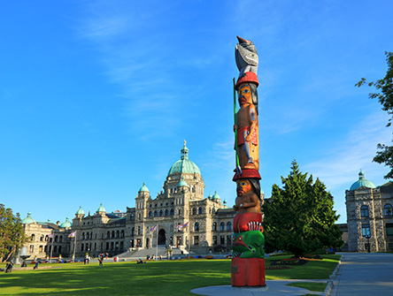 An Indigenous totem in front of the BC legislature building.